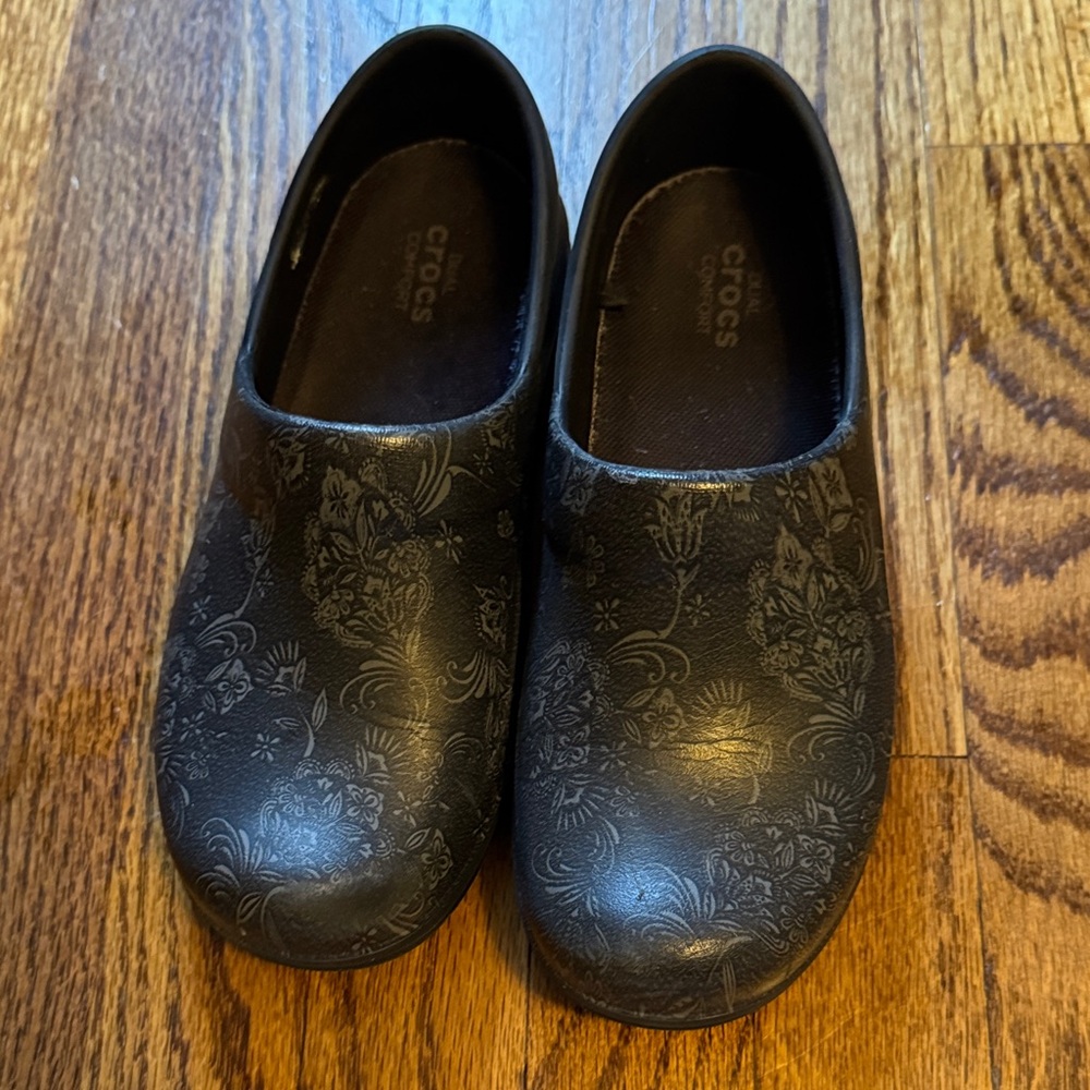 CROCS women’s Floral clogs